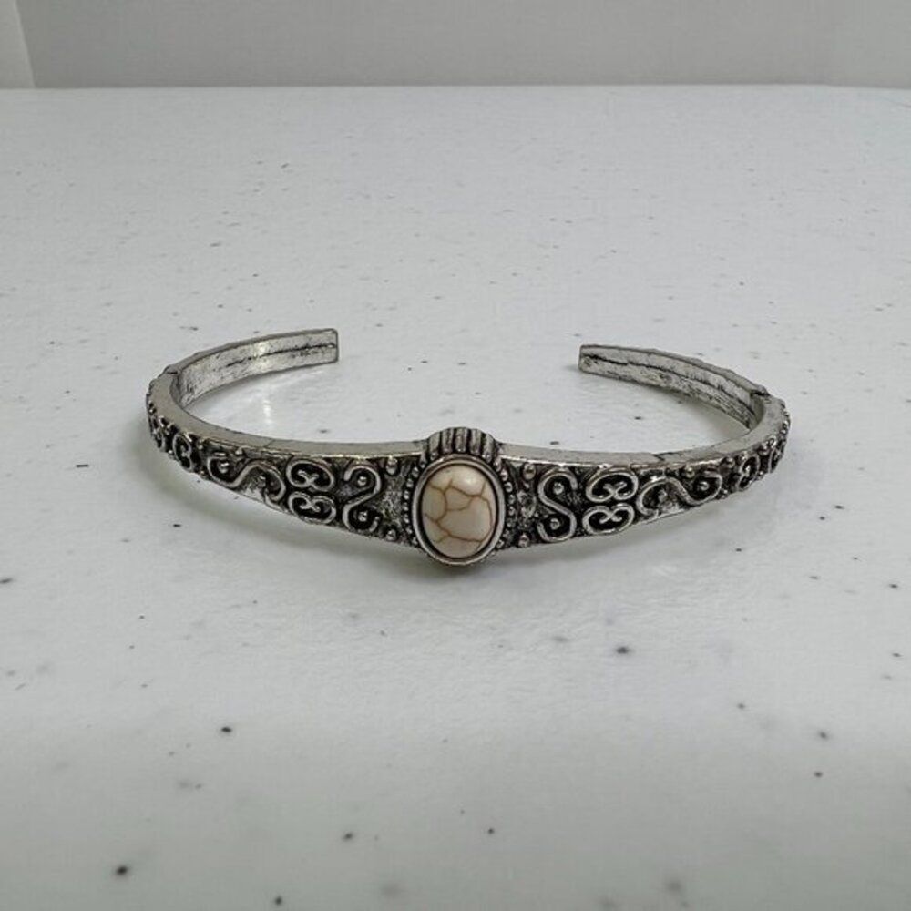 Southwestern Bracelet Swirl Faux Howlite Western Boho‎ Silver Tone Cuff White